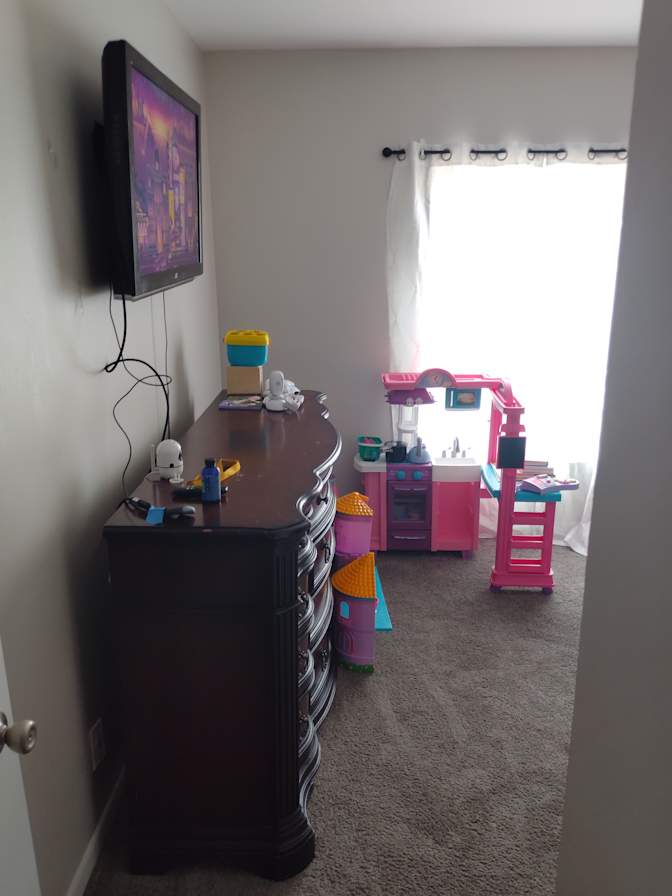 Darryl R Phifer's room