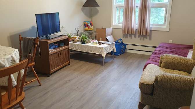 Leslie's room