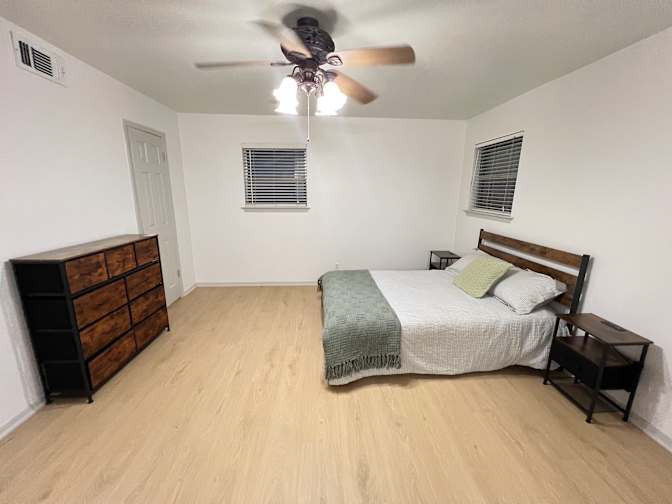 Andres's room
