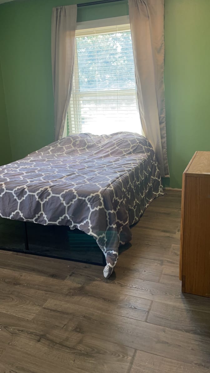 Evelyn's room