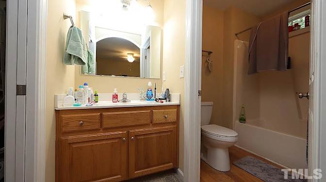 Alcove Rooms's room