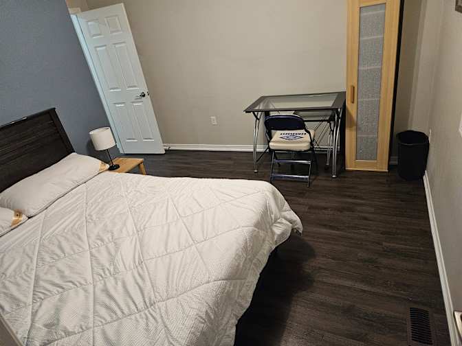 Guylain's room