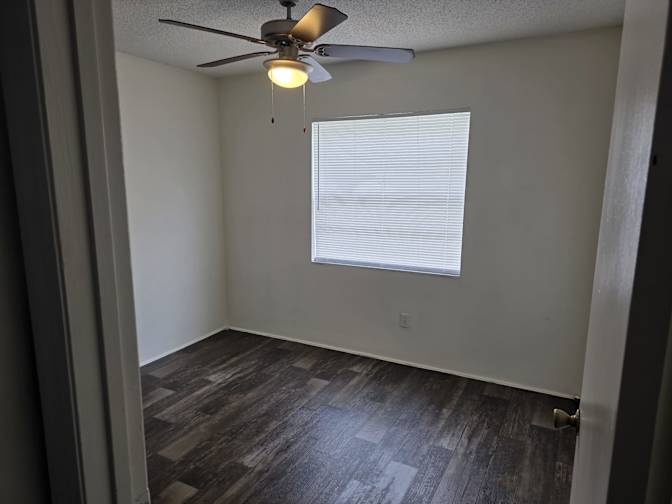 Leslie's room