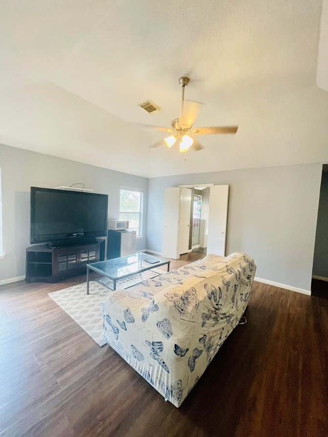 Hannah Nguyen's room