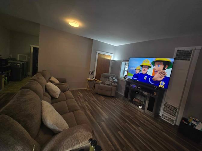 Jeremy G's room