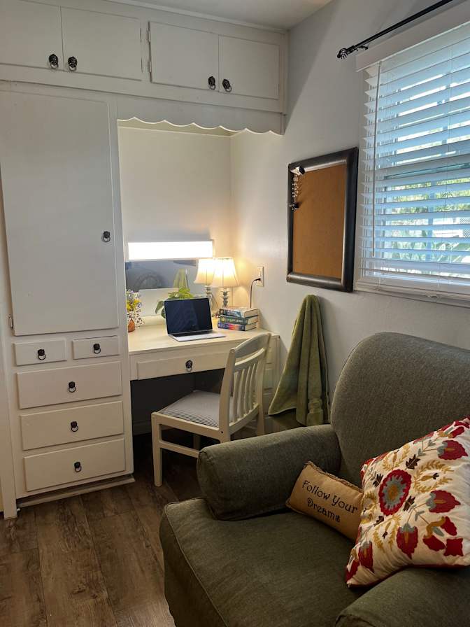 kaycharlotte's room