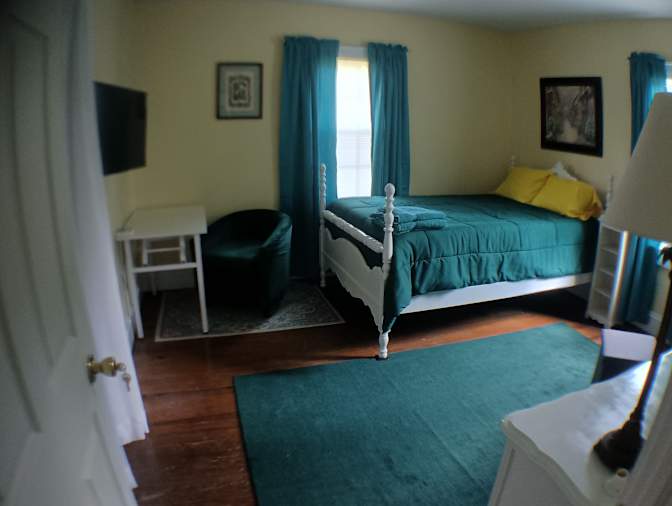 Tom's room