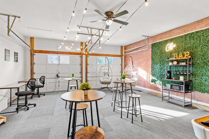 lifedoorrentals's room