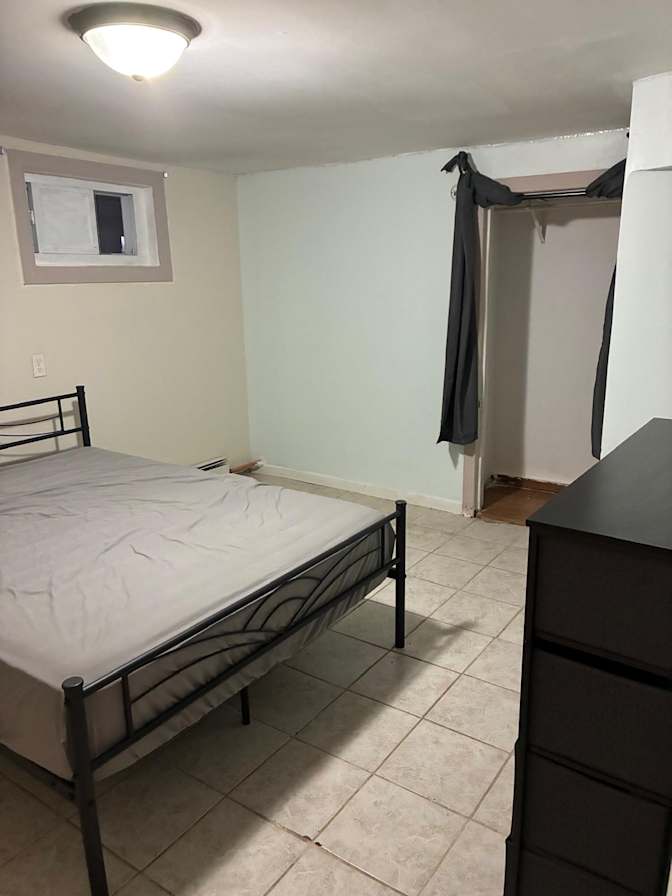 Ken's room