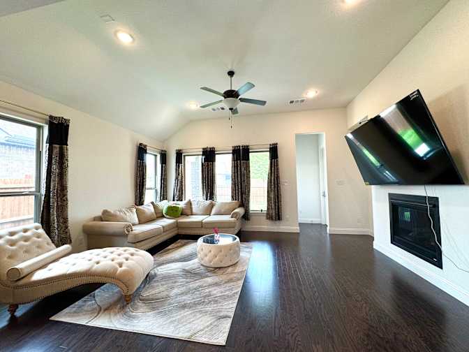 Travisnguyen's room