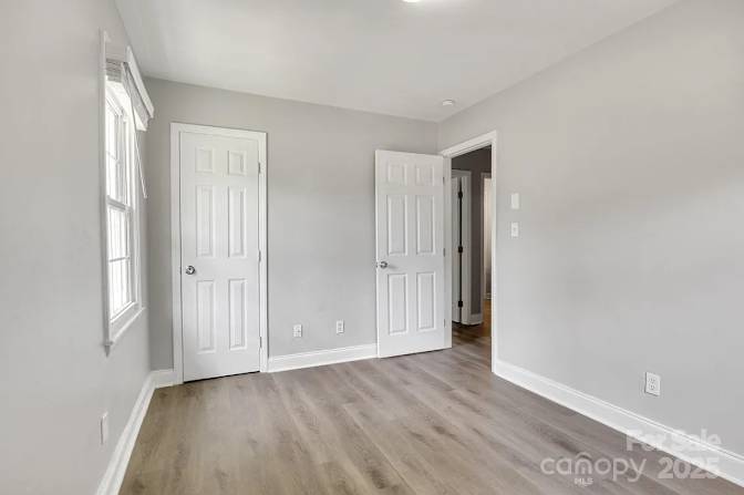 Alcove Rooms's room