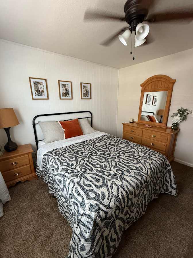 Mauricio's room