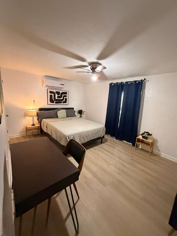 Iveth hdez's room