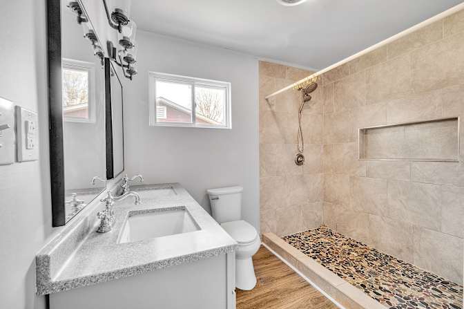 lifedoorrentals's room
