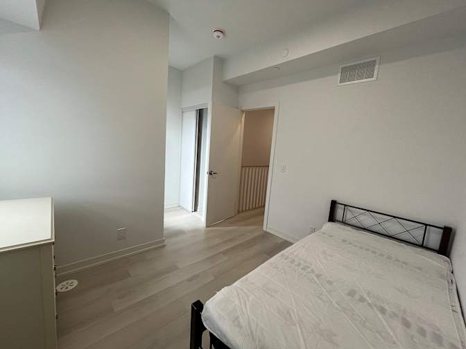 All-Females Townhouse's room