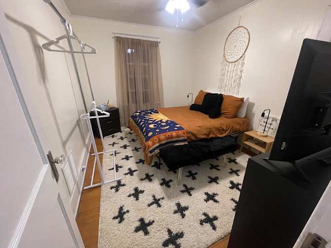 Lotus Consulting and Management LLC's room