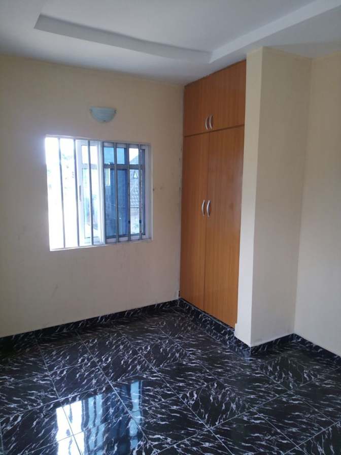 Llwazi hadebe's room