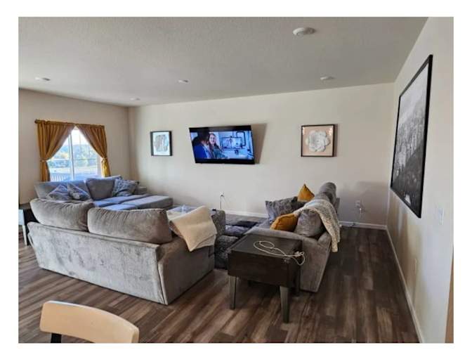 kenny's room