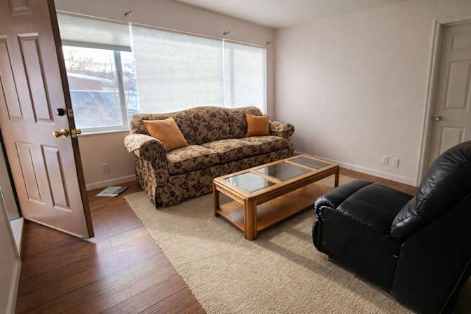 Leslie's room
