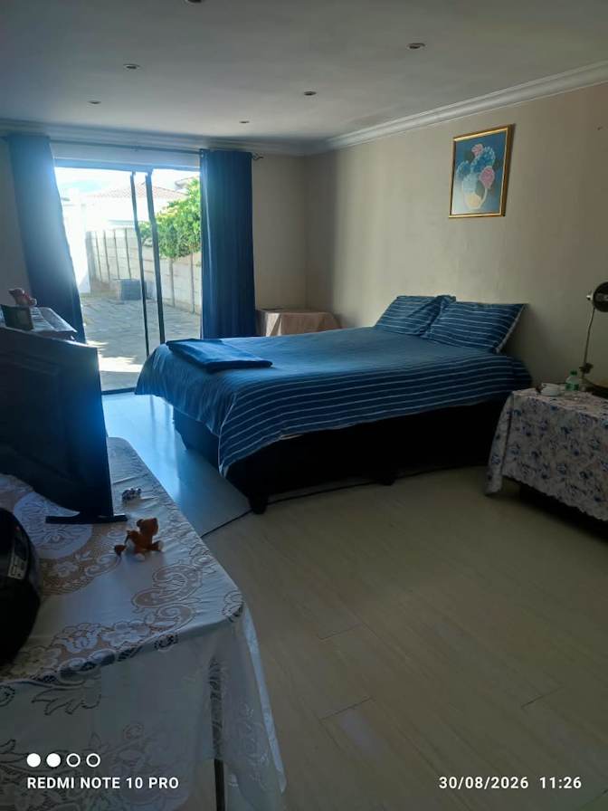 Dee's room