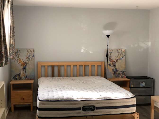 Neo's room