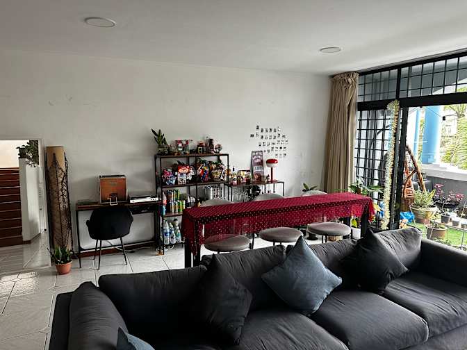 Arin's room