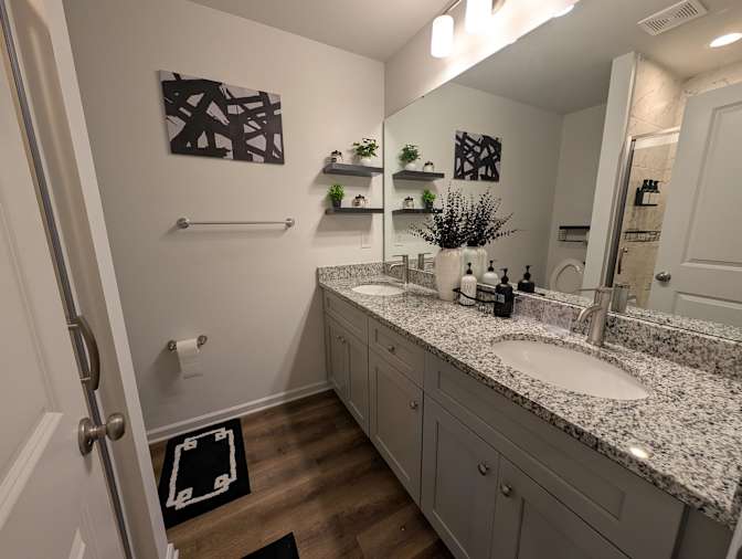 Alcove Rooms's room