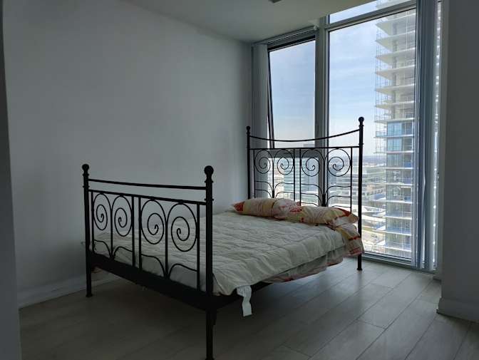 Eduardo's room