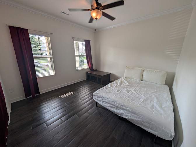 Alcove Rooms's room