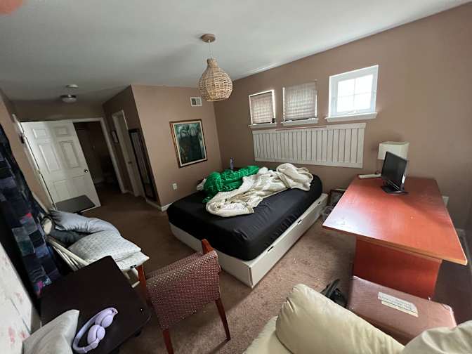 Tom's room