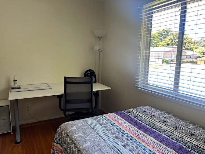 Dee's room