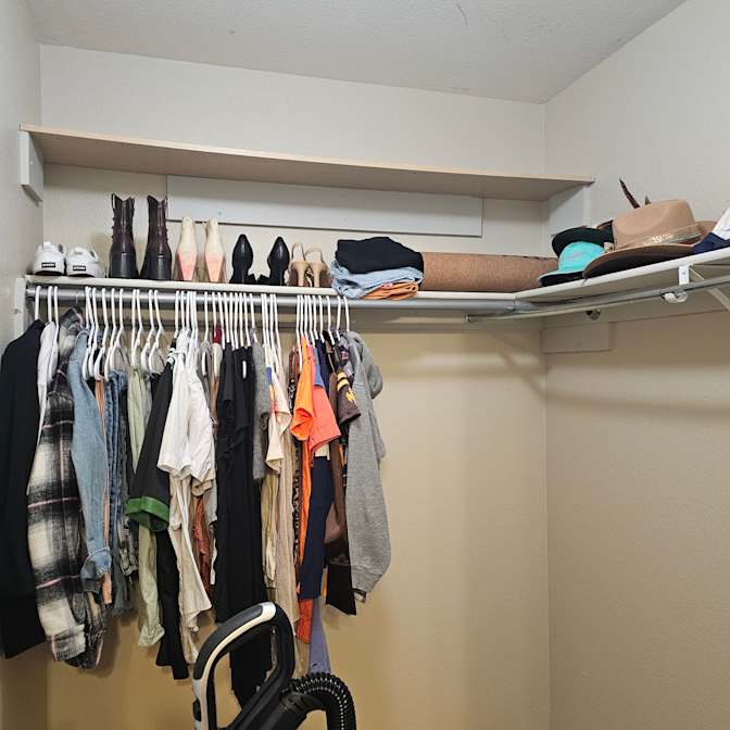 Leslie's room