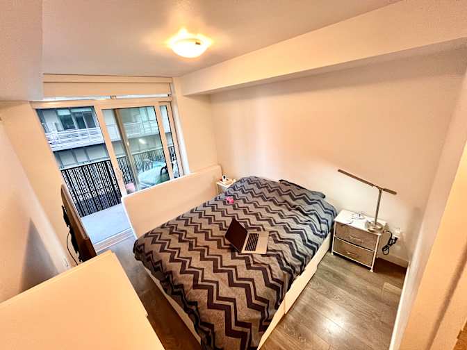Andrés's room