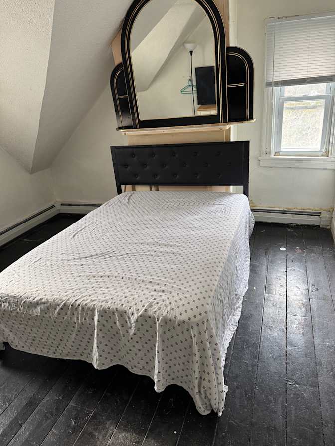Donovan's room