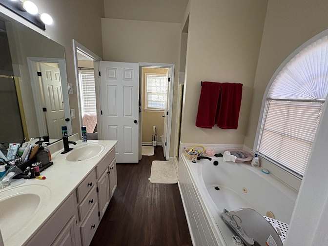 Alcove Rooms's room