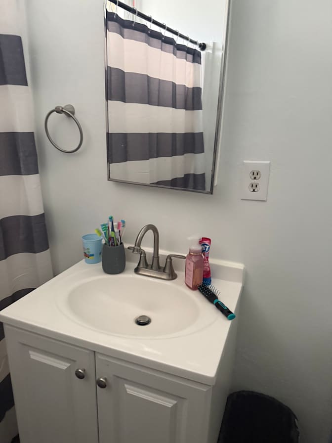 Ysemia's room