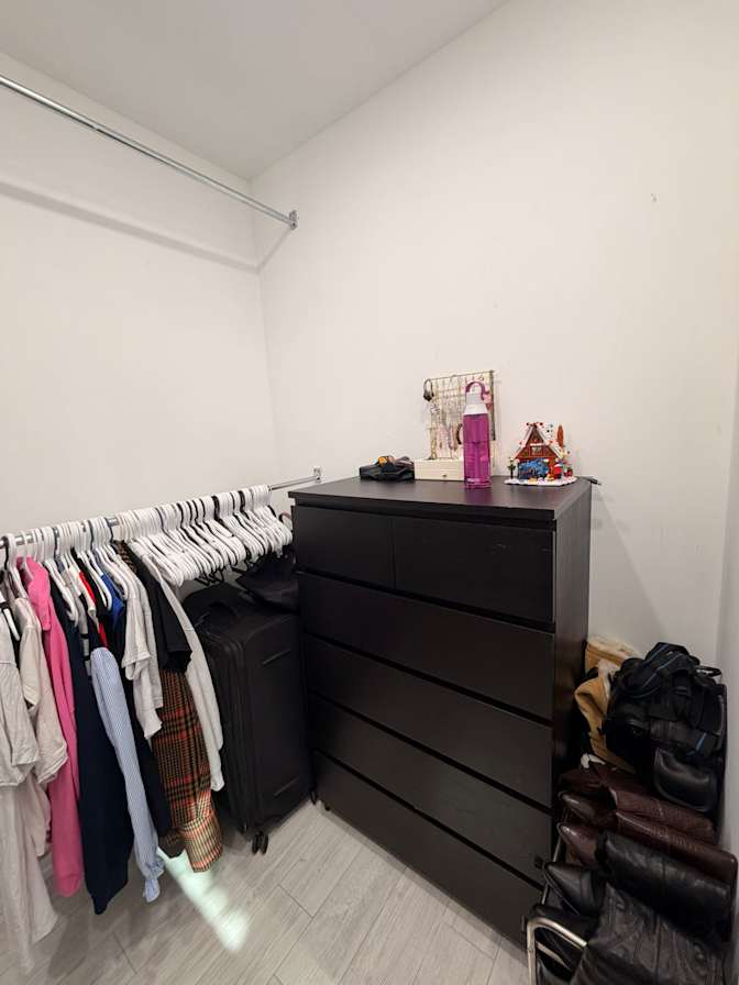 Natasha Mendes's room