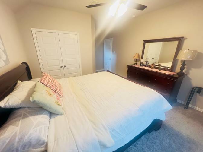 Vincent R's room