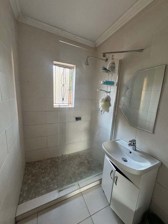 Michelle Modise's room