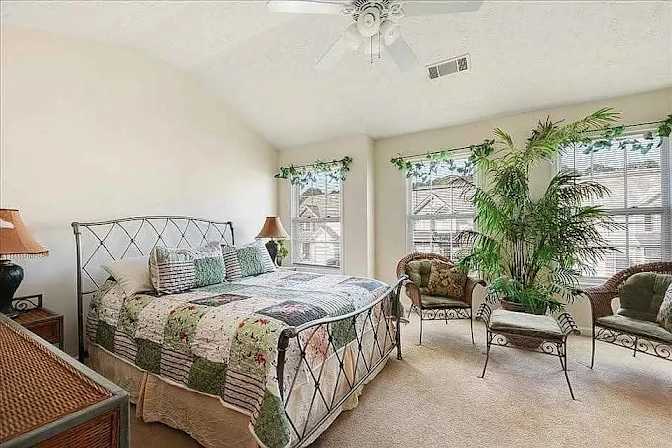 Alcove Rooms's room