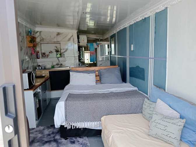 Del's room