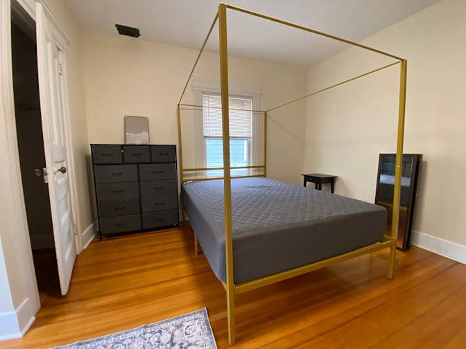 Enshi's room