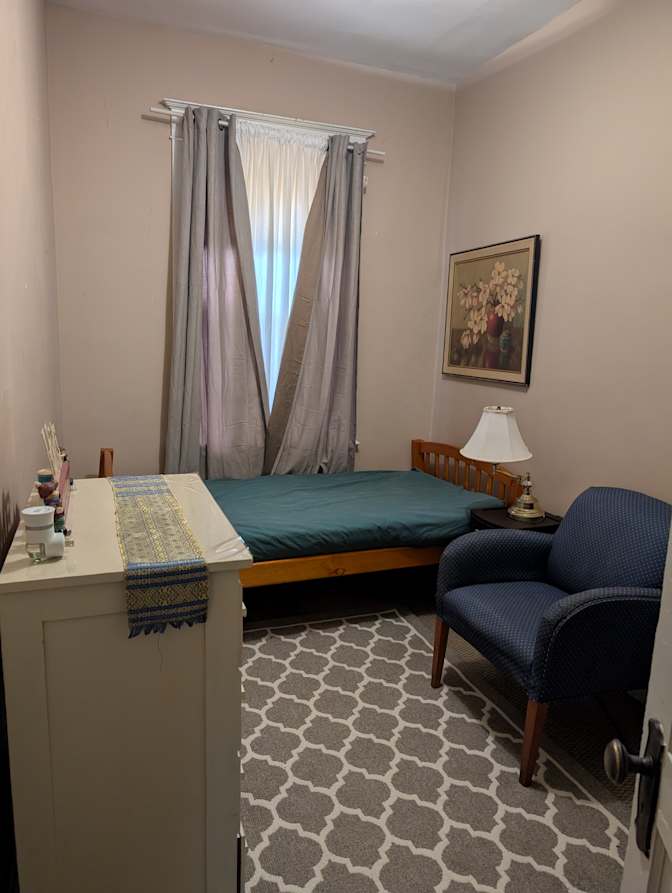 Yllor's room