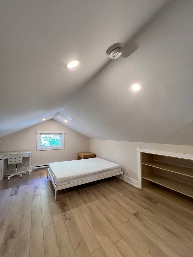 Tran's room