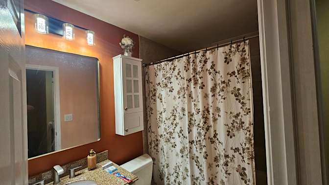 Alejandro Vargas's room