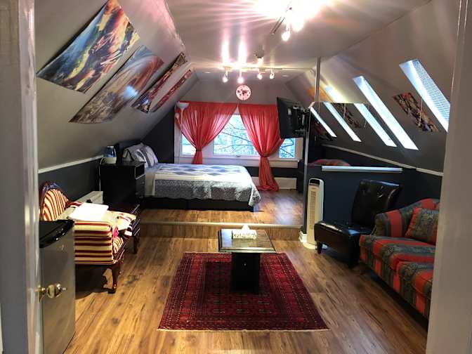 Mahnaz Shahrzad Asr's room