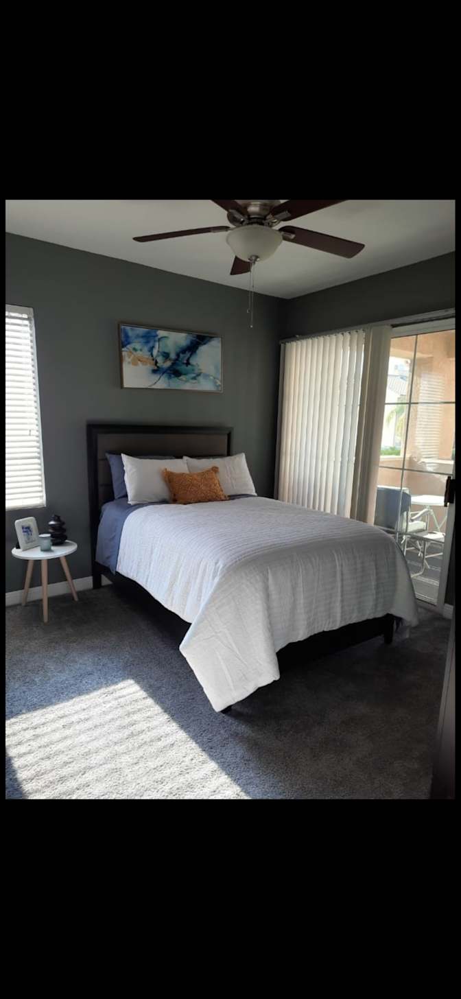 Deelawn's room