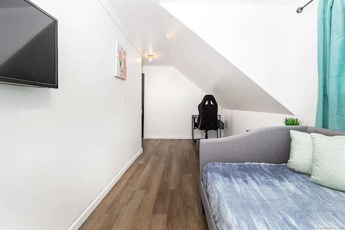 Andel's room
