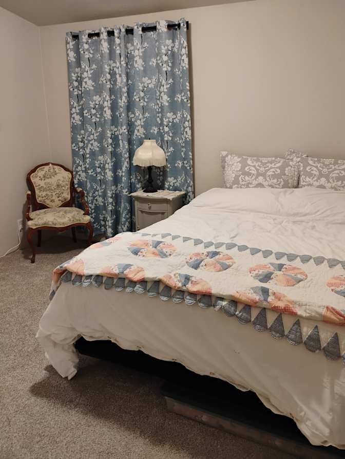 LaRae's room