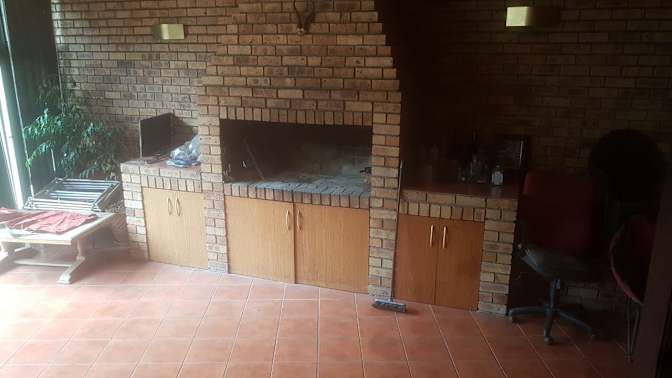 Sarel's room